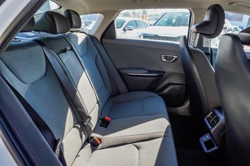 https://vehicle-cdn.autoleague.cloud/15795_41012137_8.jpg
