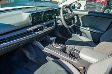 https://vehicle-cdn.autoleague.cloud/15795_41012137_9.jpg