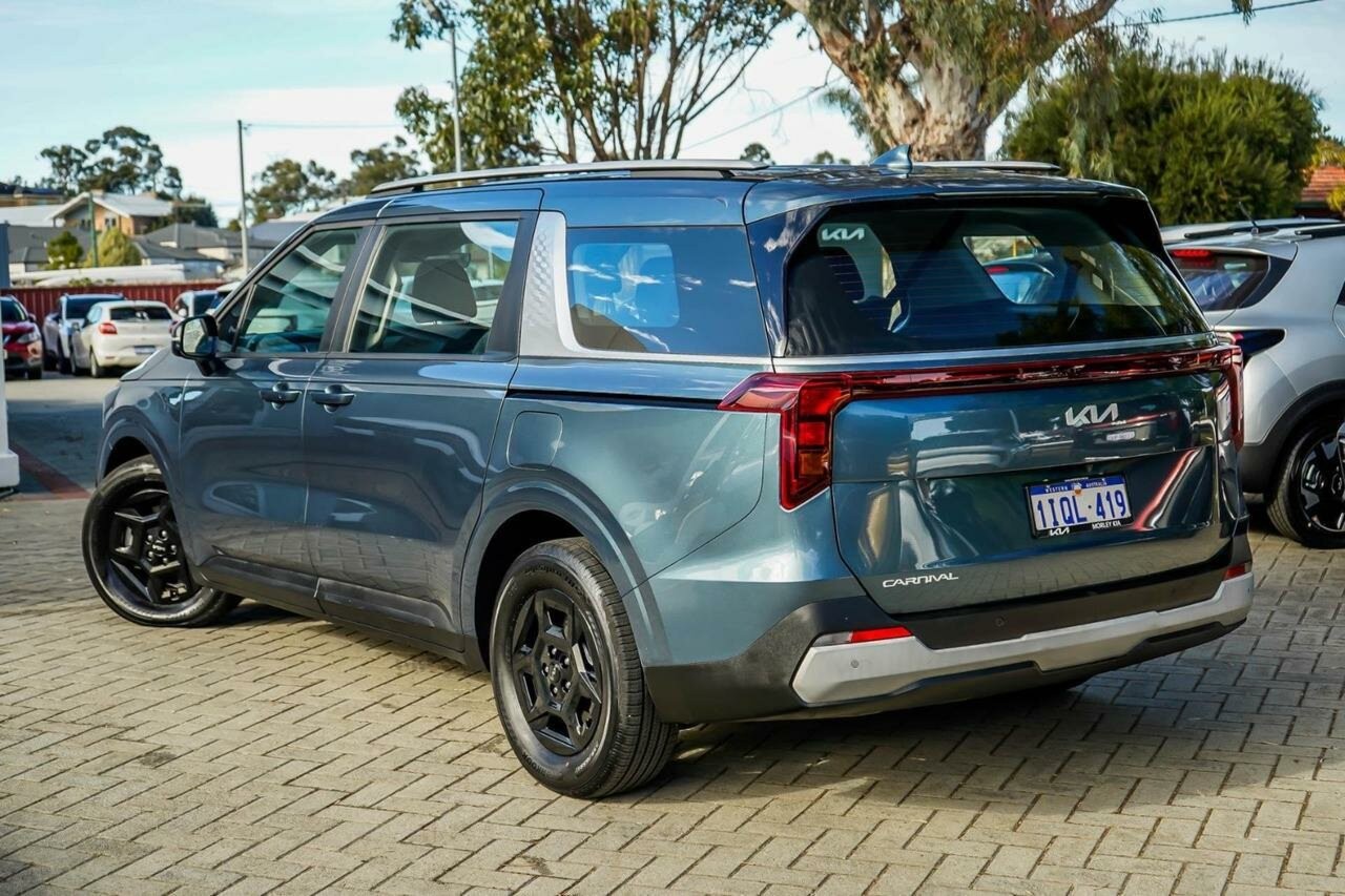 Kia Carnival image 2