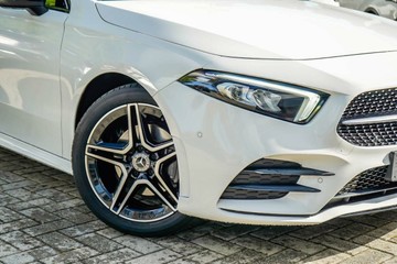 https://vehicle-cdn.autoleague.cloud/15795_41012204_12.jpg