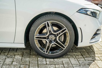 https://vehicle-cdn.autoleague.cloud/15795_41012204_13.jpg