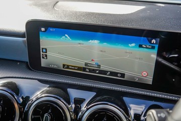 https://vehicle-cdn.autoleague.cloud/15795_41012204_17.jpg