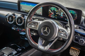 https://vehicle-cdn.autoleague.cloud/15795_41012204_21.jpg