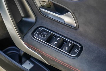 https://vehicle-cdn.autoleague.cloud/15795_41012204_22.jpg