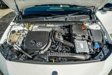 https://vehicle-cdn.autoleague.cloud/15795_41012204_23.jpg