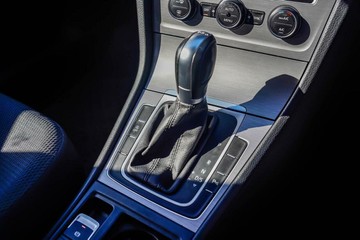 https://vehicle-cdn.autoleague.cloud/15795_41012322_17.jpg