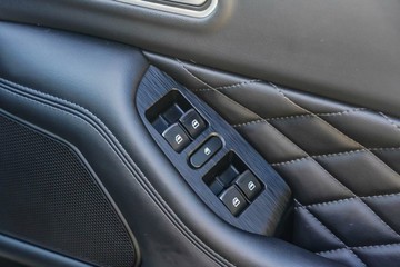 https://vehicle-cdn.autoleague.cloud/15795_41012332_21.jpg