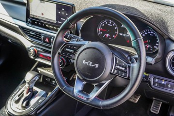 https://vehicle-cdn.autoleague.cloud/15795_41012333_21.jpg
