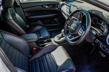 https://vehicle-cdn.autoleague.cloud/15795_41012333_6.jpg