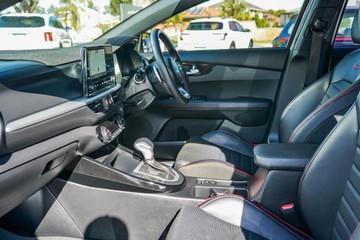 https://vehicle-cdn.autoleague.cloud/15795_41012333_9.jpg