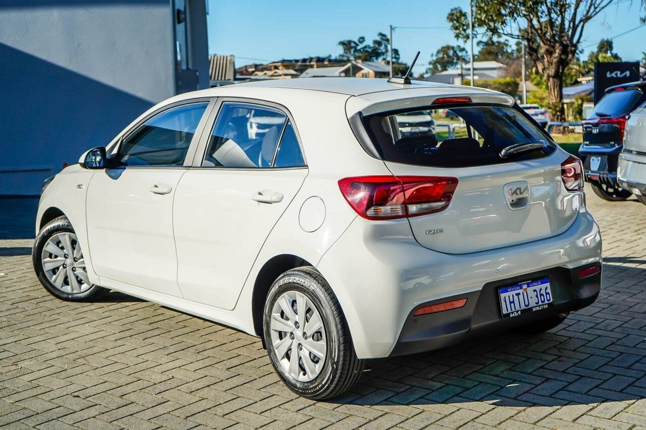 Kia Rio image 2