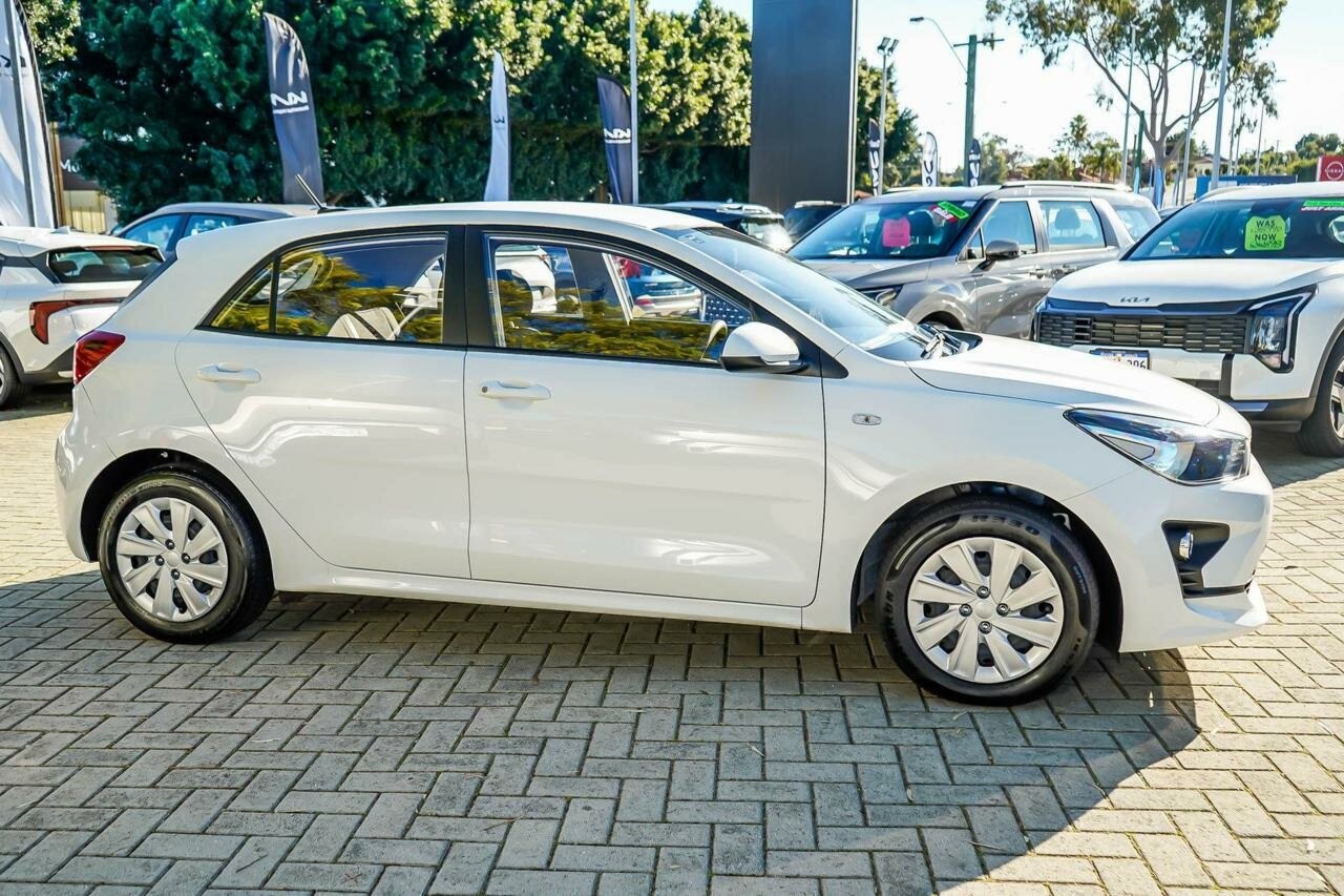 Kia Rio image 3