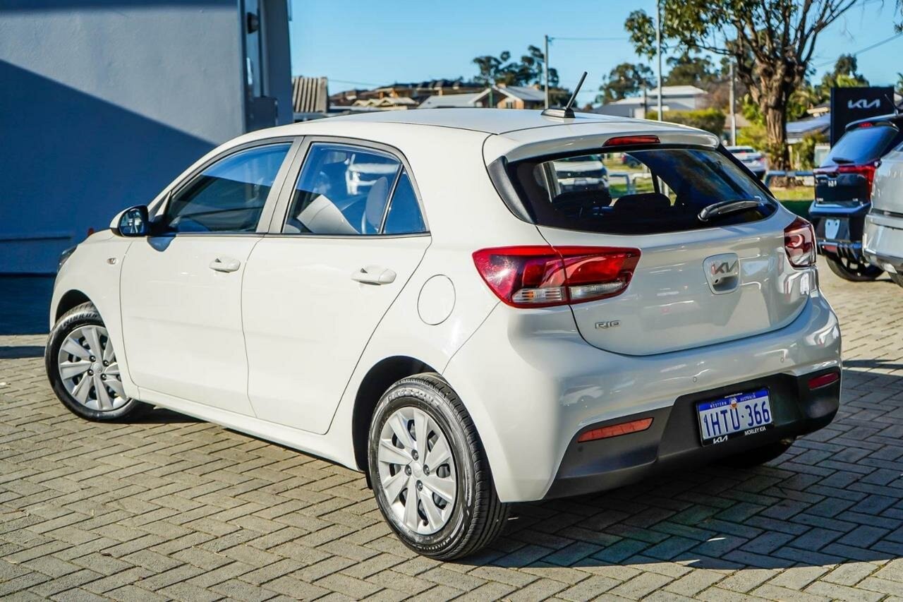 Kia Rio image 2