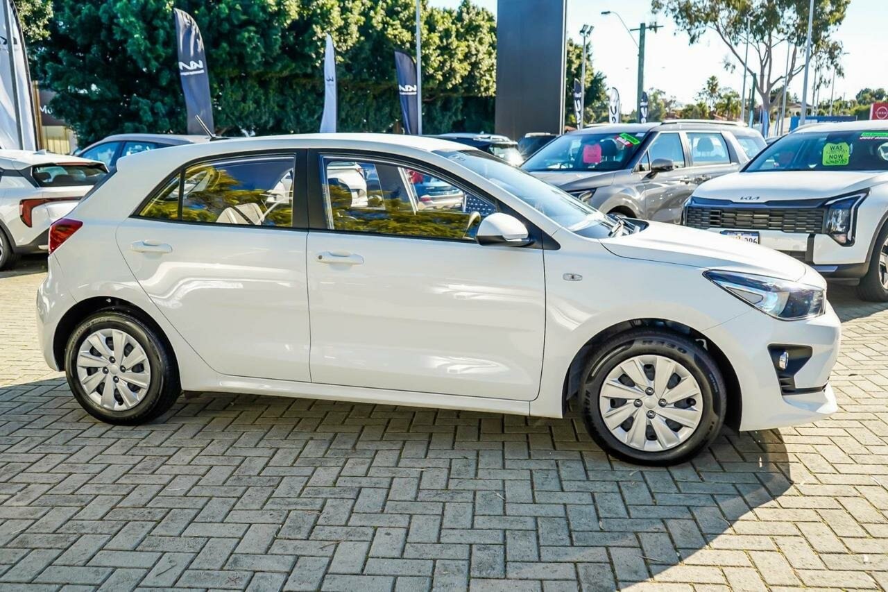 Kia Rio image 3