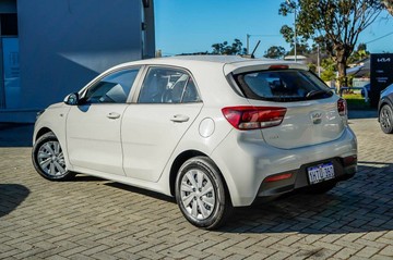 https://vehicle-cdn.autoleague.cloud/15795_41012406_2.jpg