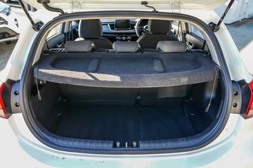 https://vehicle-cdn.autoleague.cloud/15795_41012406_21.jpg