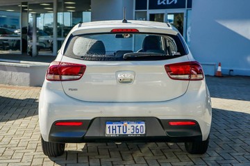 https://vehicle-cdn.autoleague.cloud/15795_41012406_5.jpg