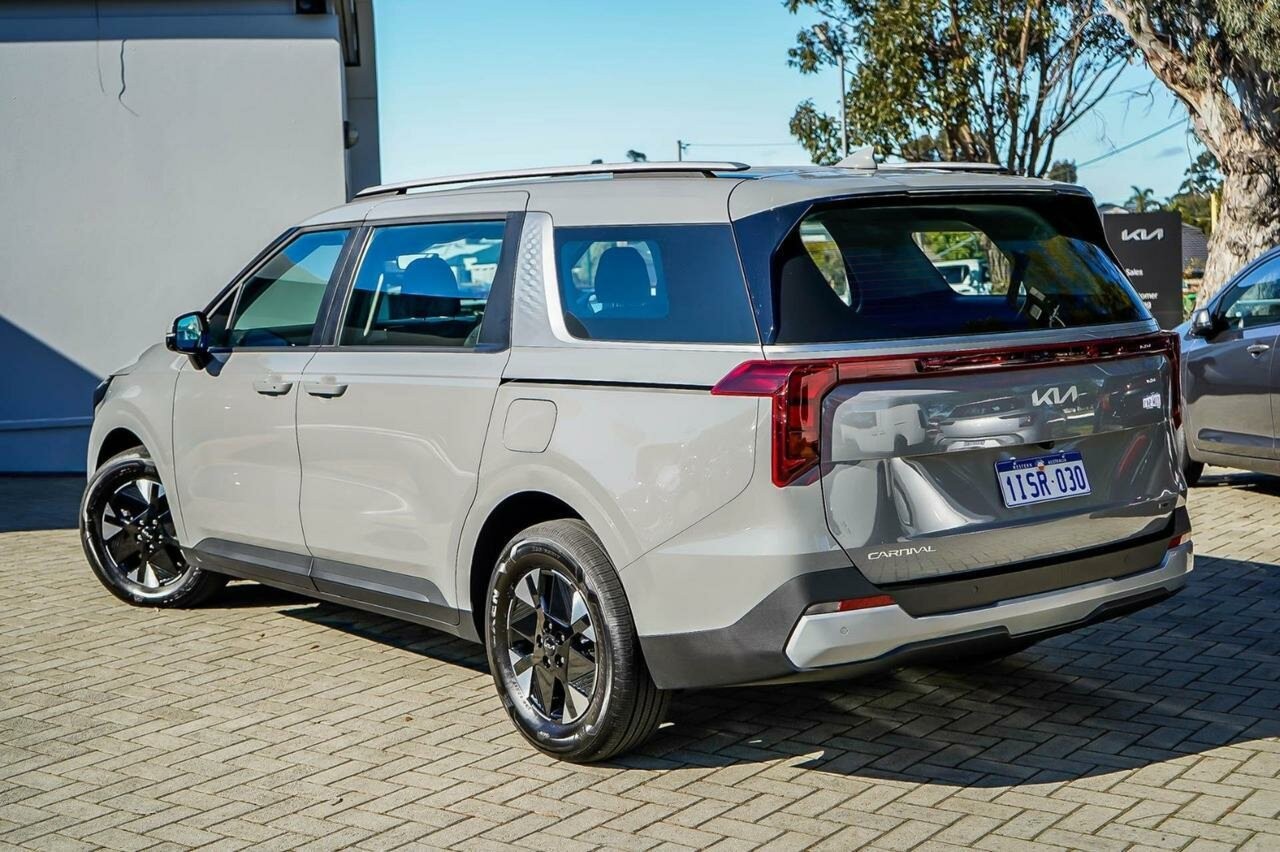 Kia Carnival image 2