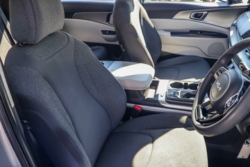 https://vehicle-cdn.autoleague.cloud/15795_41012501_18.jpg