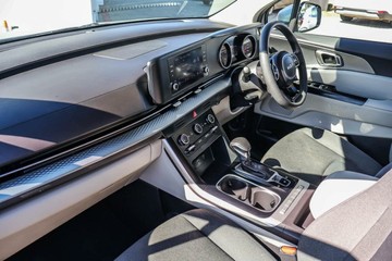 https://vehicle-cdn.autoleague.cloud/15795_41012501_23.jpg
