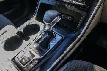 https://vehicle-cdn.autoleague.cloud/15795_41012503_12.jpg