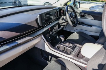 https://vehicle-cdn.autoleague.cloud/15795_41012503_23.jpg