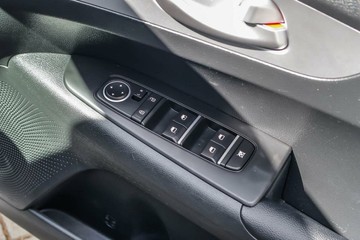 https://vehicle-cdn.autoleague.cloud/15795_41012515_15.jpg
