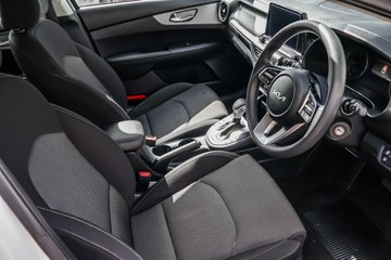 https://vehicle-cdn.autoleague.cloud/15795_41012515_17.jpg