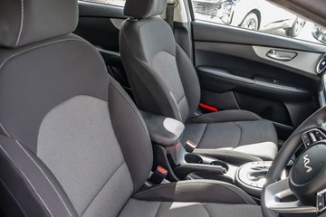 https://vehicle-cdn.autoleague.cloud/15795_41012515_18.jpg