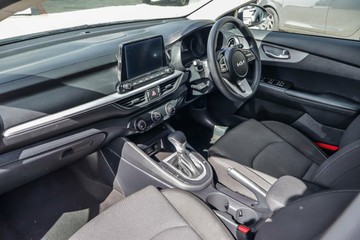 https://vehicle-cdn.autoleague.cloud/15795_41012515_23.jpg