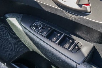 https://vehicle-cdn.autoleague.cloud/15795_41012531_15.jpg