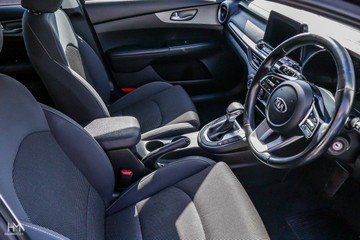 https://vehicle-cdn.autoleague.cloud/15795_41012531_17.jpg