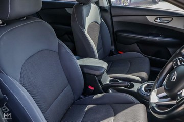 https://vehicle-cdn.autoleague.cloud/15795_41012531_18.jpg