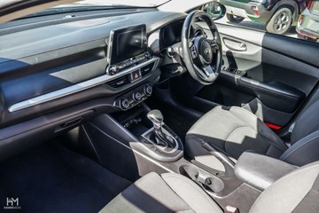https://vehicle-cdn.autoleague.cloud/15795_41012531_22.jpg