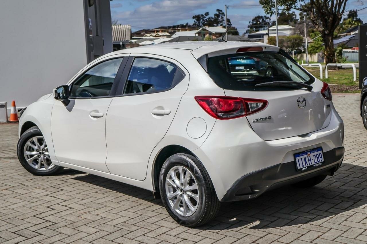Mazda 2 image 2