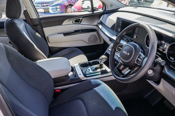 https://vehicle-cdn.autoleague.cloud/15795_41012577_17.jpg