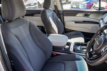 https://vehicle-cdn.autoleague.cloud/15795_41012577_18.jpg