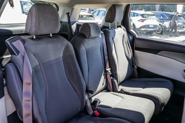 https://vehicle-cdn.autoleague.cloud/15795_41012577_19.jpg