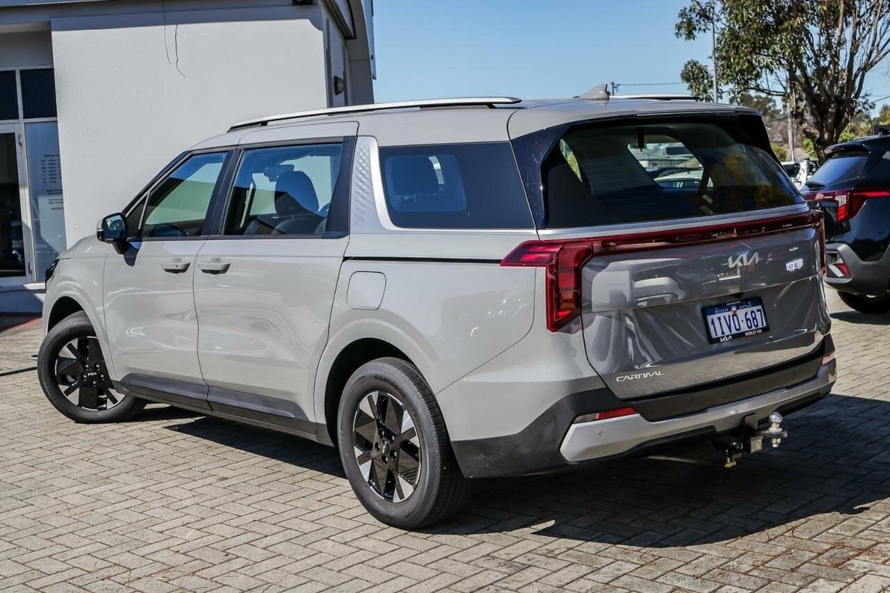 Kia Carnival image 2