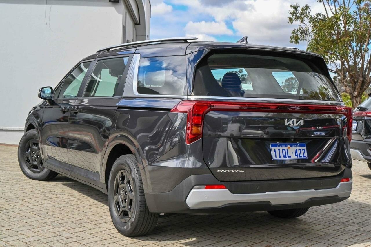 Kia Carnival image 2