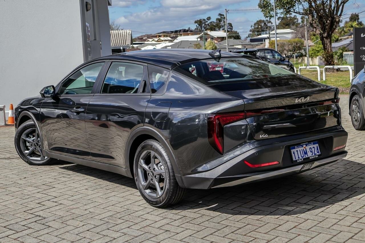 Kia K4 image 2