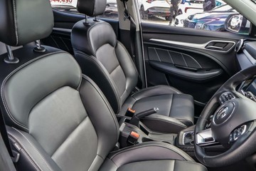 https://vehicle-cdn.autoleague.cloud/15795_41012673_19.jpg