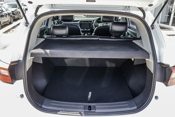 https://vehicle-cdn.autoleague.cloud/15795_41012673_22.jpg