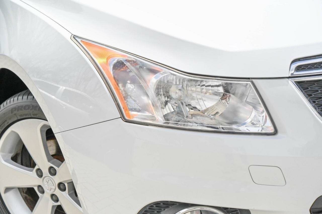 Holden Cruze image 2