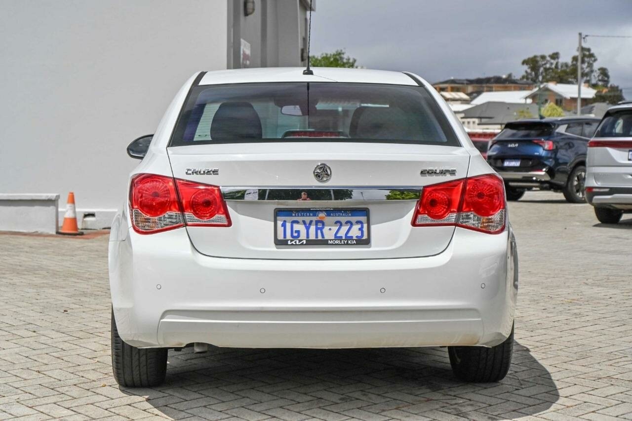 Holden Cruze image 4