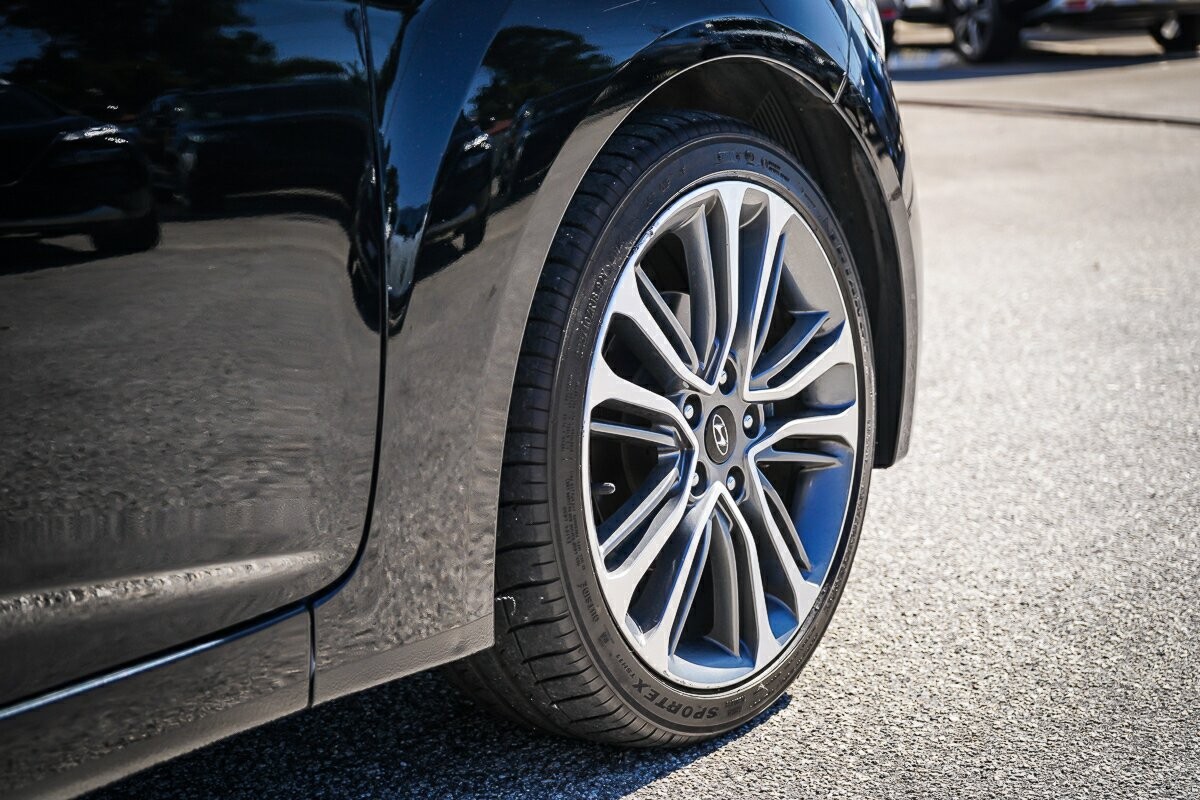 Hyundai Veloster image 3