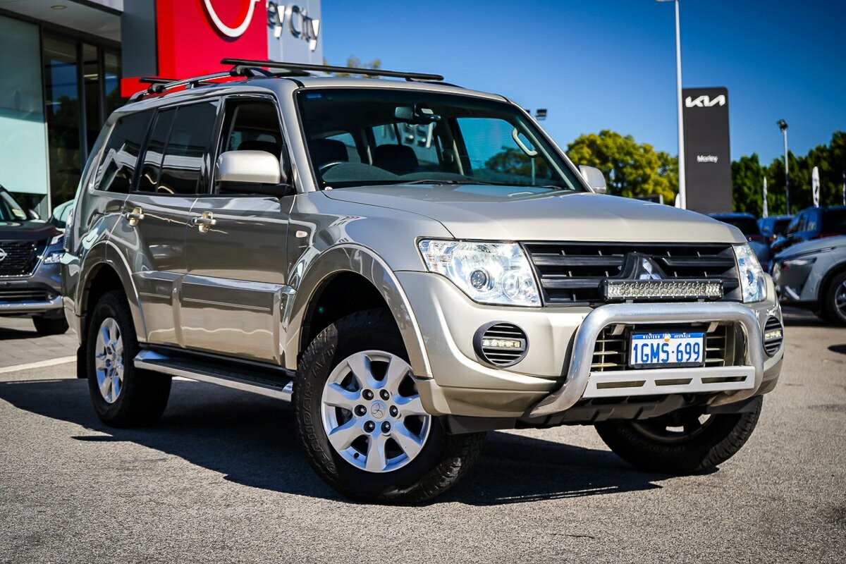 Mitsubishi Pajero image 1