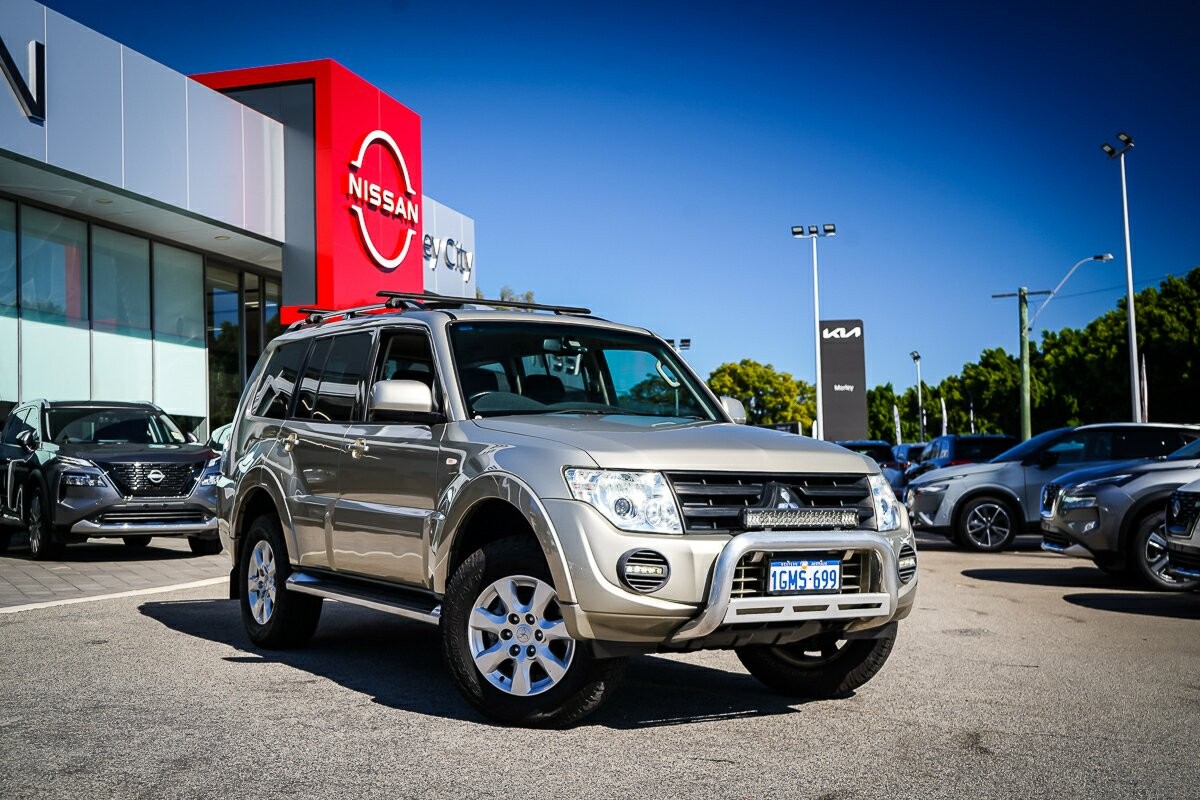 Mitsubishi Pajero image 2