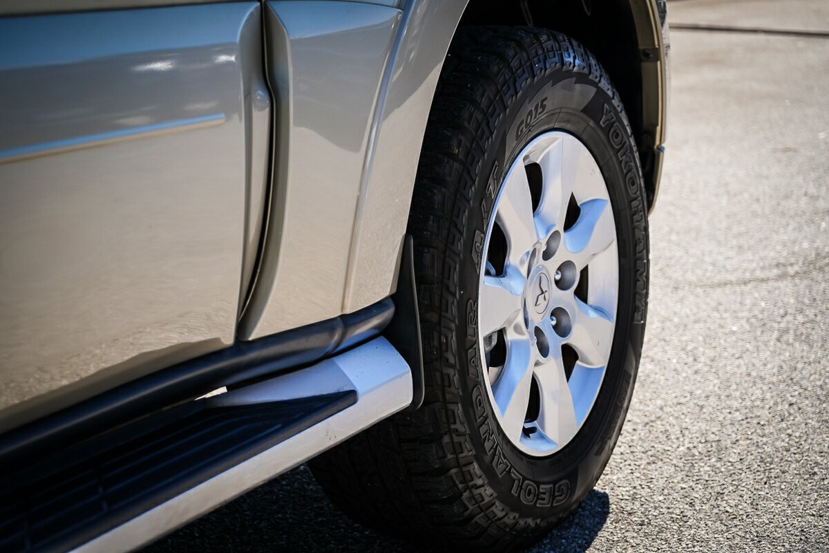 Mitsubishi Pajero image 4