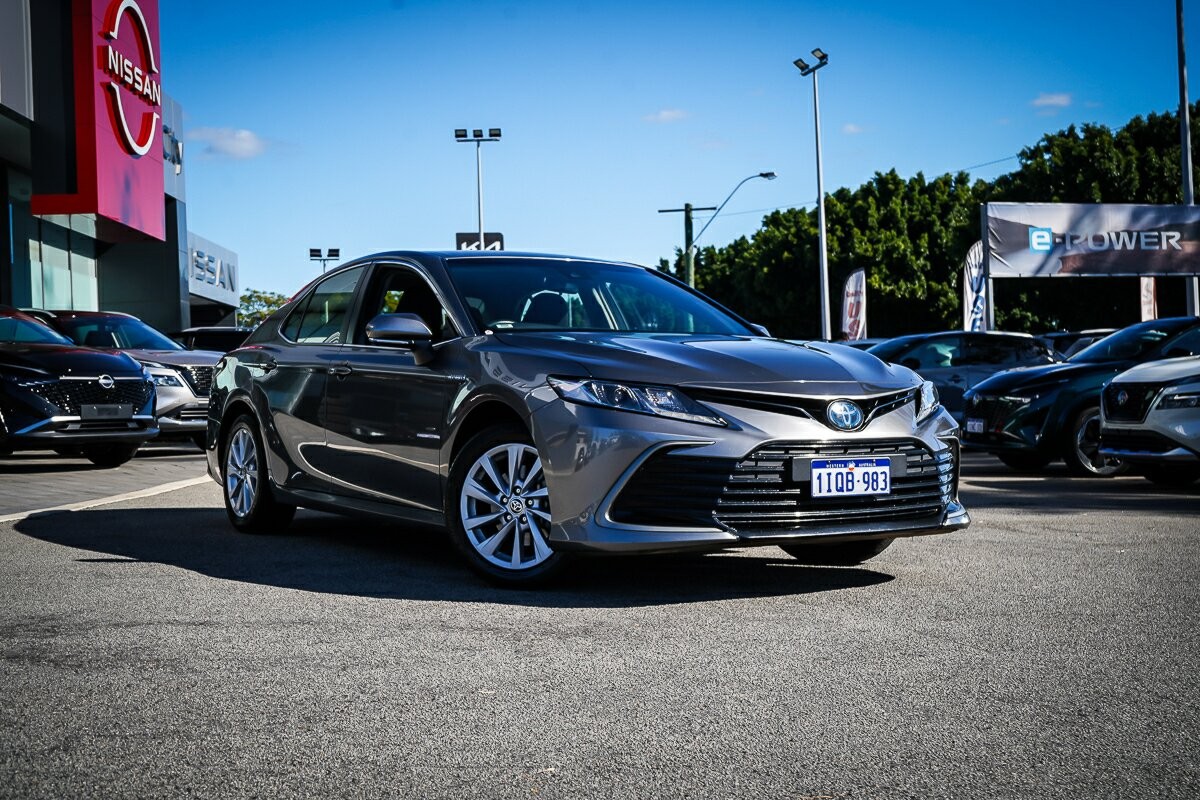 Toyota Camry image 2